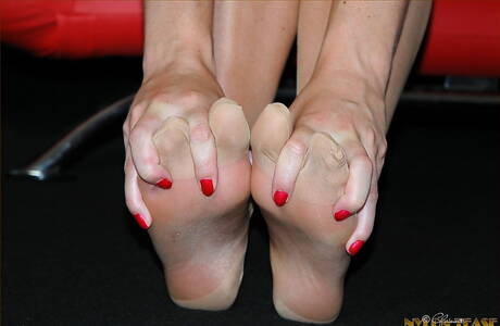 Classic Nylon Tease are excited to present you with a photo gallery showcasing Raven Lee xxx gallery 230563